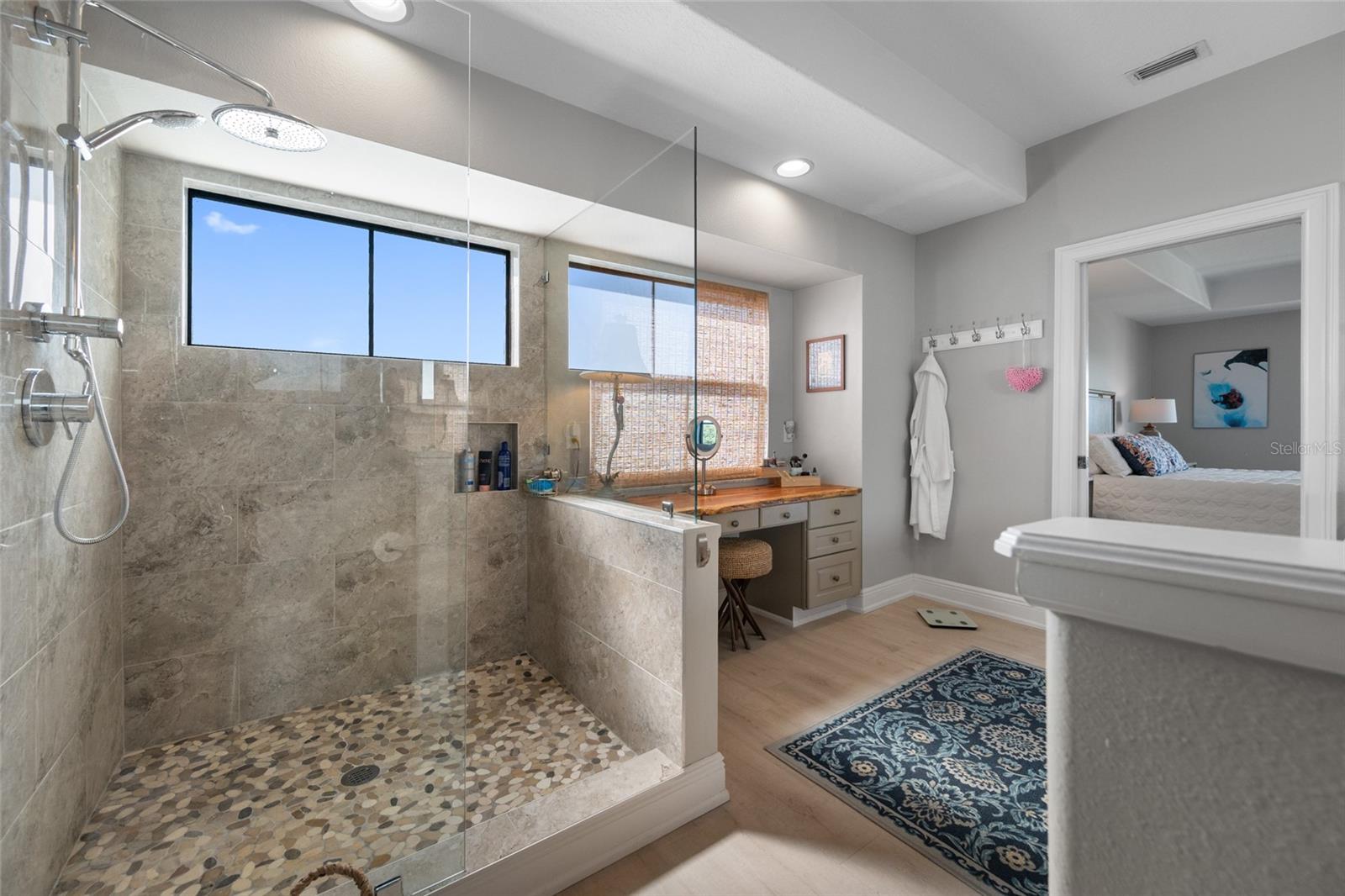 Primary bathroom (3rd floor)
