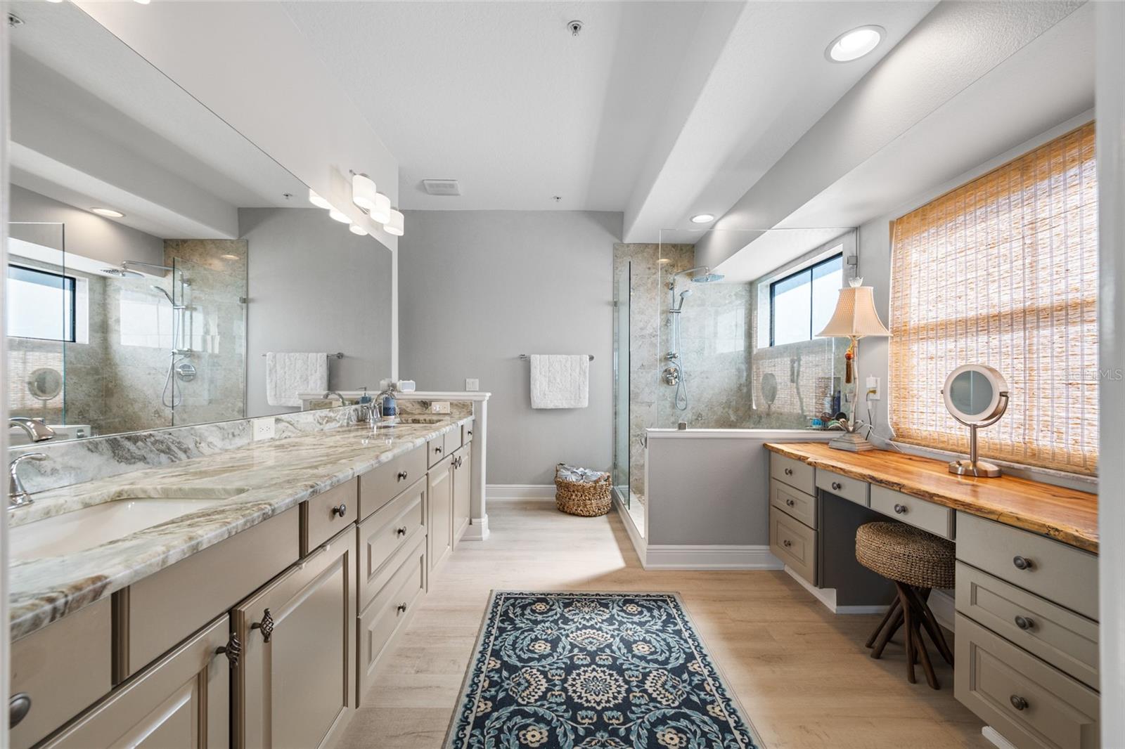 Primary bathroom (3rd floor)