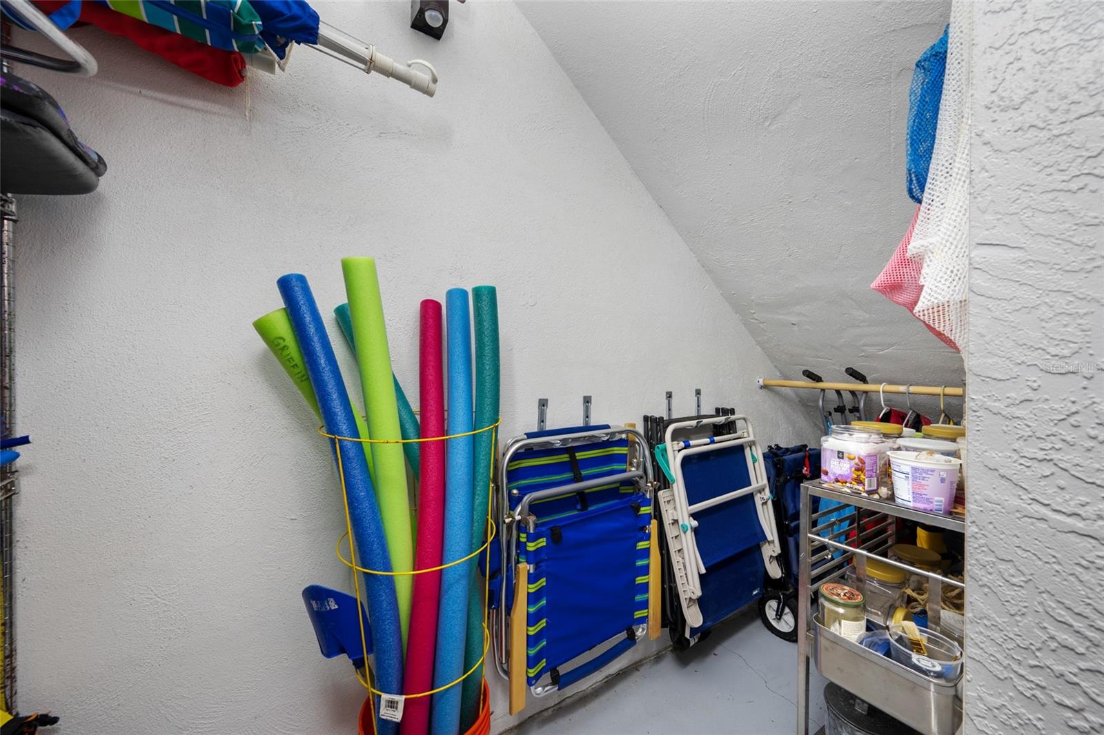 Oversized 2 car garage / extra storage