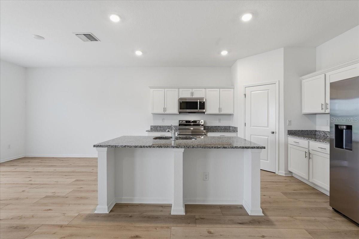 Zephyrhills, FL 33541