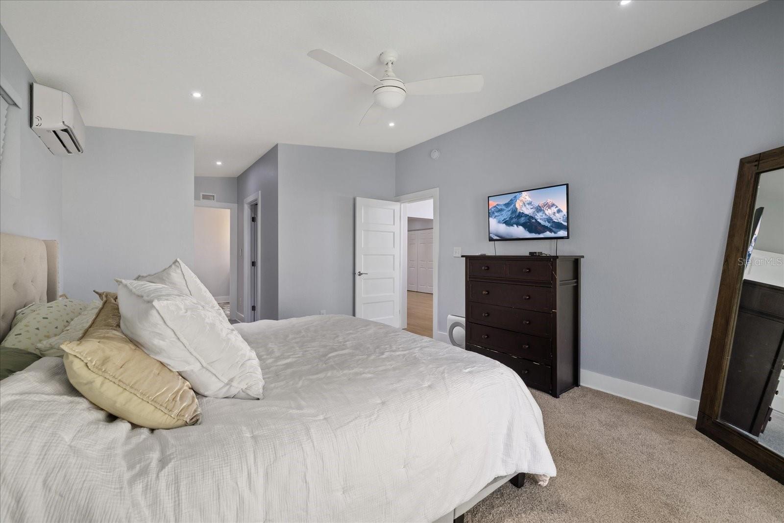 2905 W PAXTON AVENUE, Tampa, FL 33611