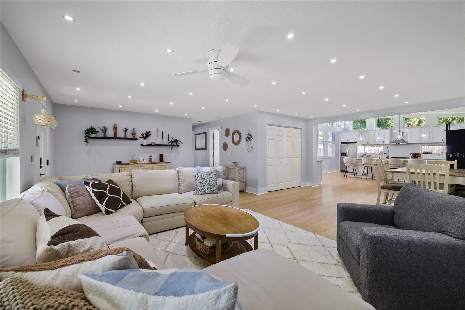 2905 W PAXTON AVENUE, Tampa, FL 33611