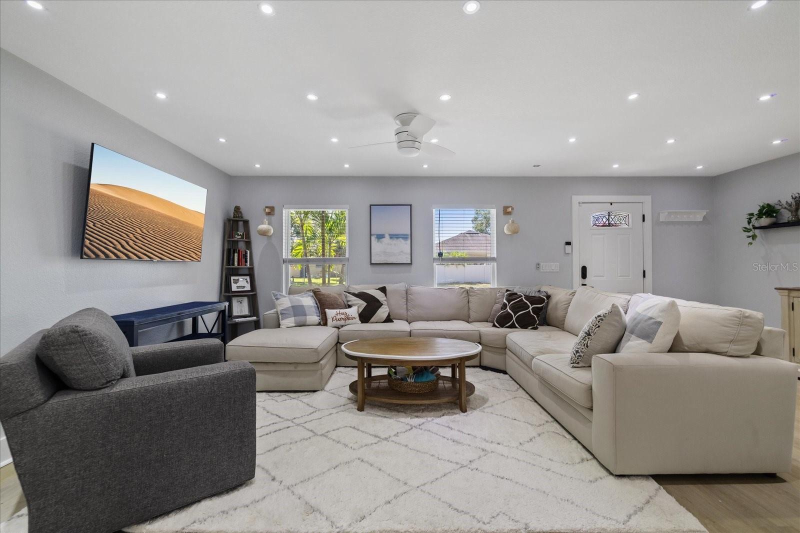2905 W PAXTON AVENUE, Tampa, FL 33611
