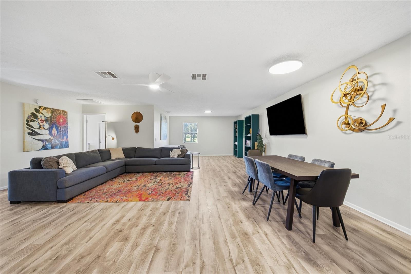 Living room/Dining room