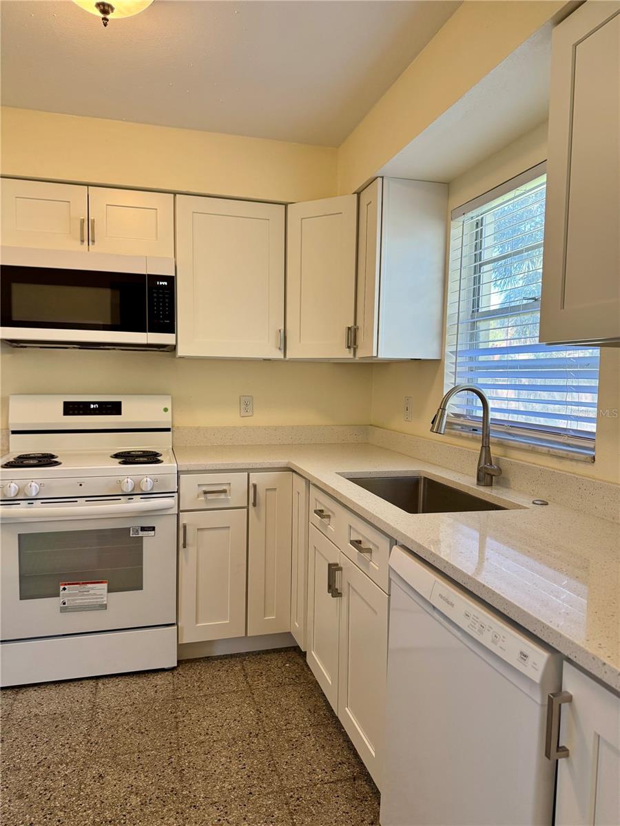 4423 W VARN AVENUE, Tampa, FL 33616