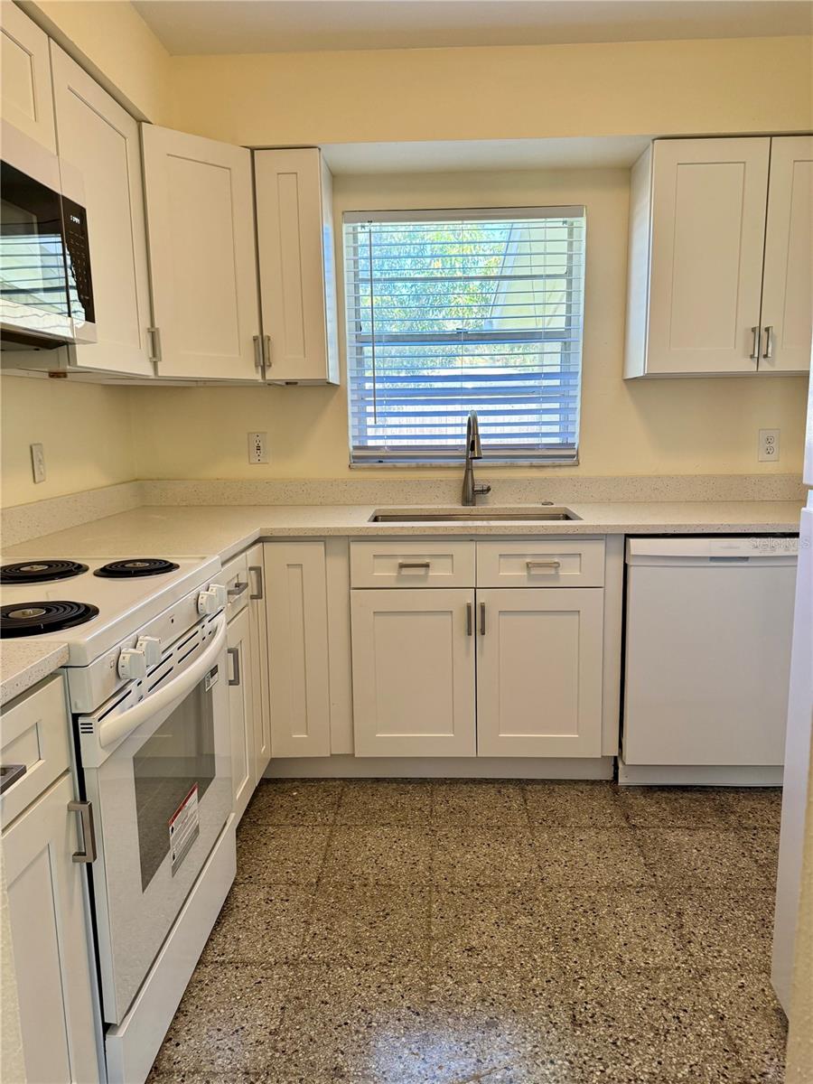 4423 W VARN AVENUE, Tampa, FL 33616