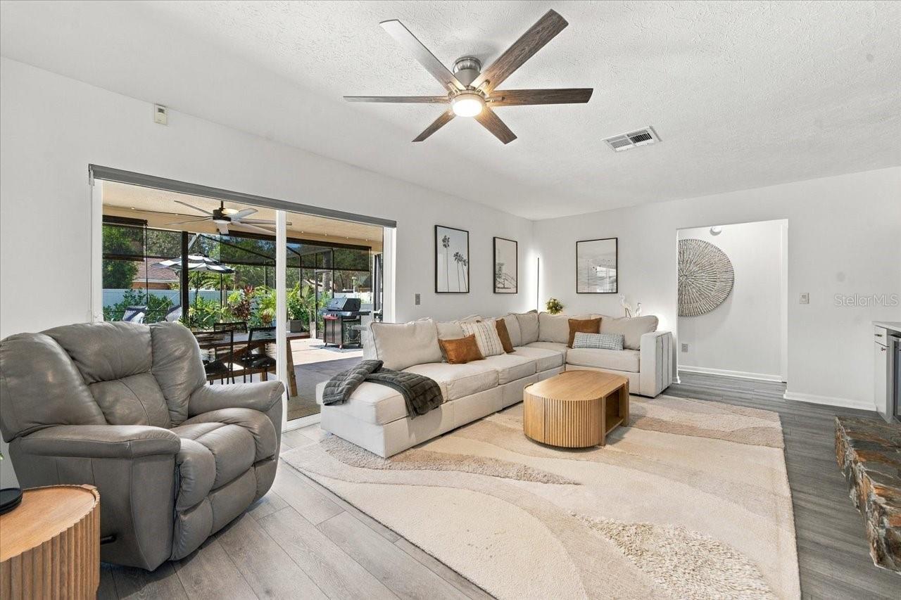 13810 LAKE VILLAGE PLACE, Tampa, FL 33618