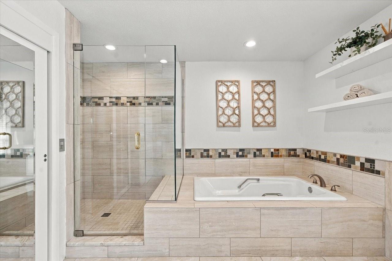 13810 LAKE VILLAGE PLACE, Tampa, FL 33618