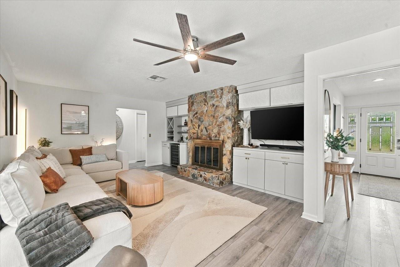 13810 LAKE VILLAGE PLACE, Tampa, FL 33618