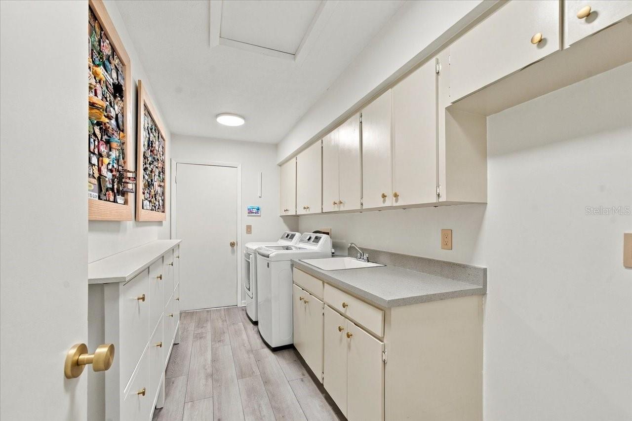 13810 LAKE VILLAGE PLACE, Tampa, FL 33618