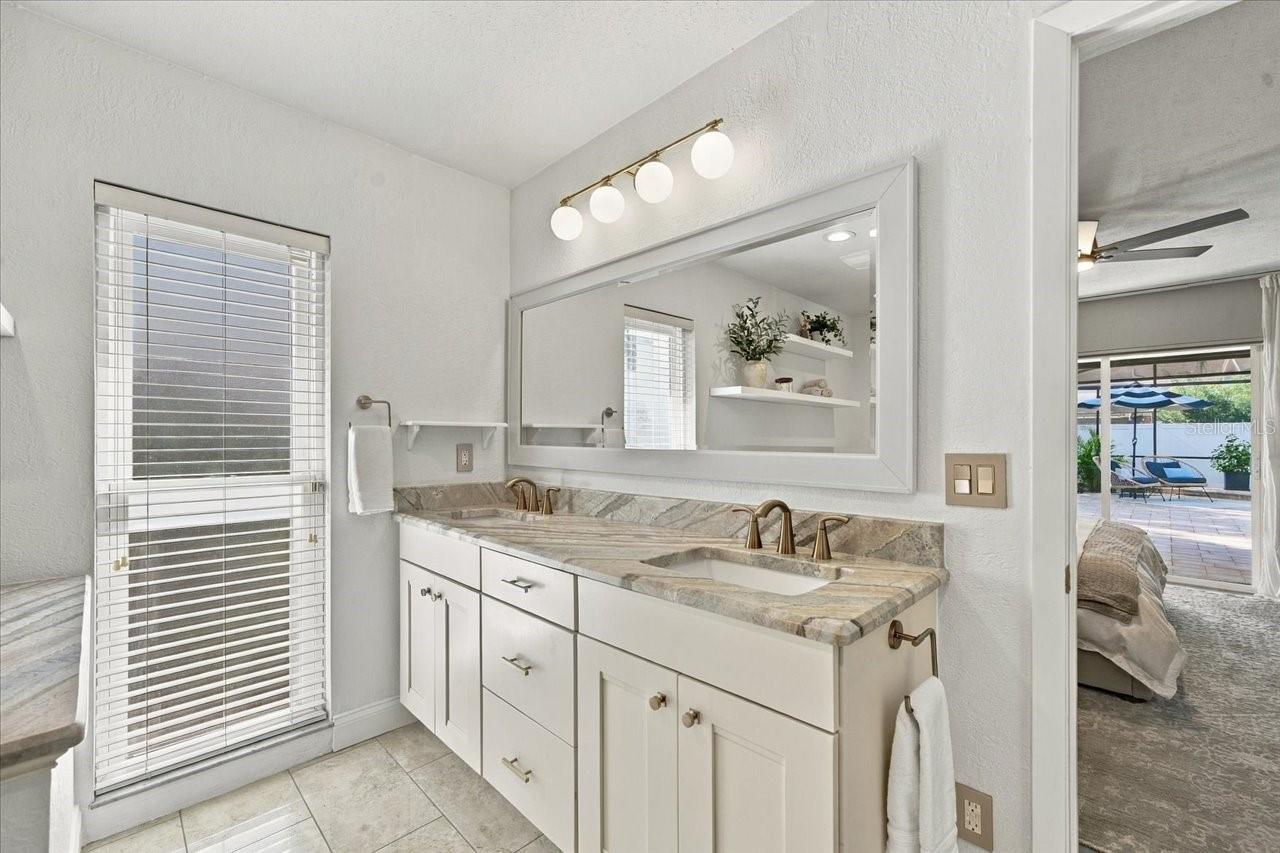 13810 LAKE VILLAGE PLACE, Tampa, FL 33618