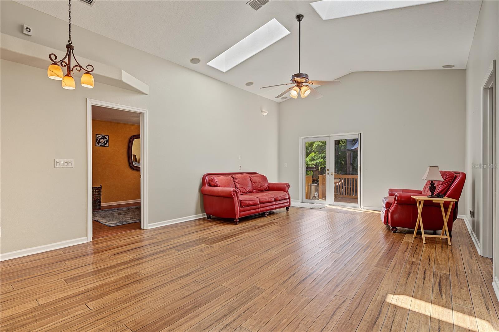 631 4TH AVENUE N, Safety Harbor, FL 34695