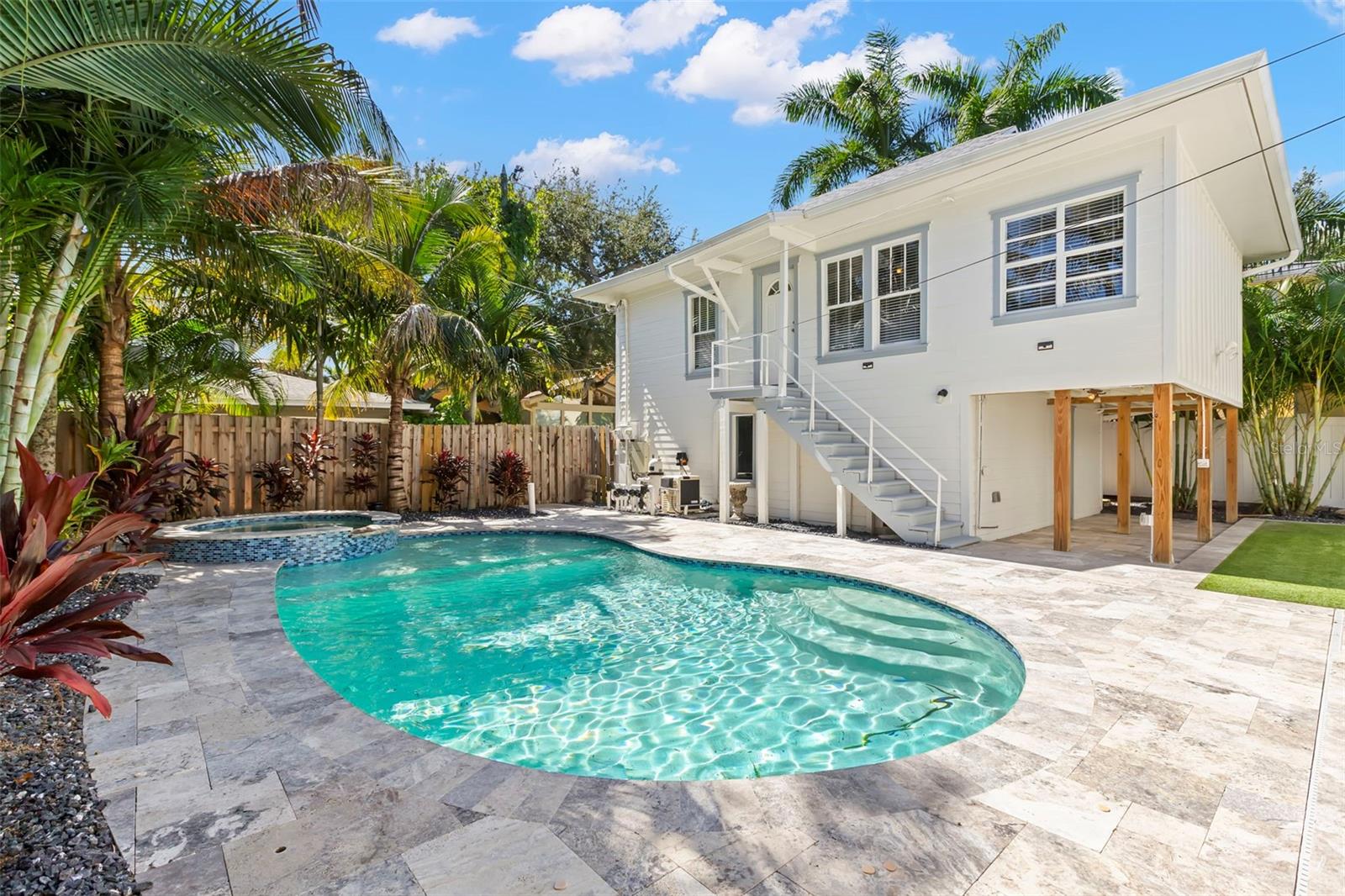 816 15TH AVENUE NE, St Petersburg, FL 33704