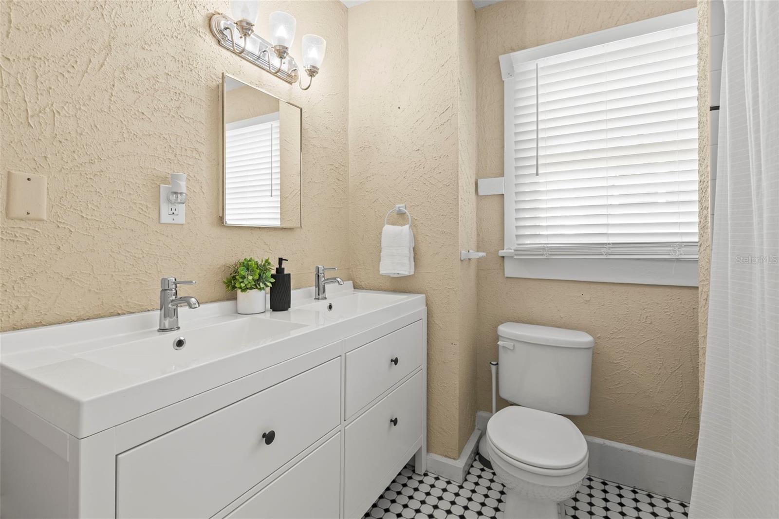816 15TH AVENUE NE, St Petersburg, FL 33704