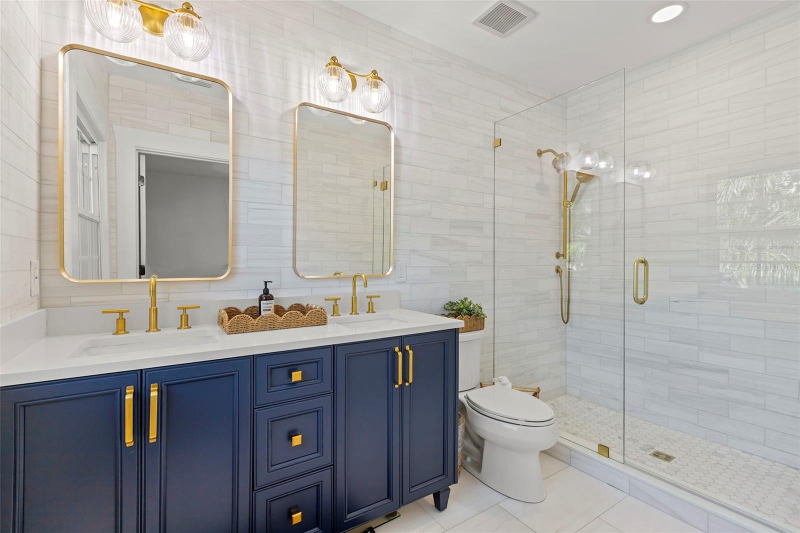 816 15TH AVENUE NE, St Petersburg, FL 33704