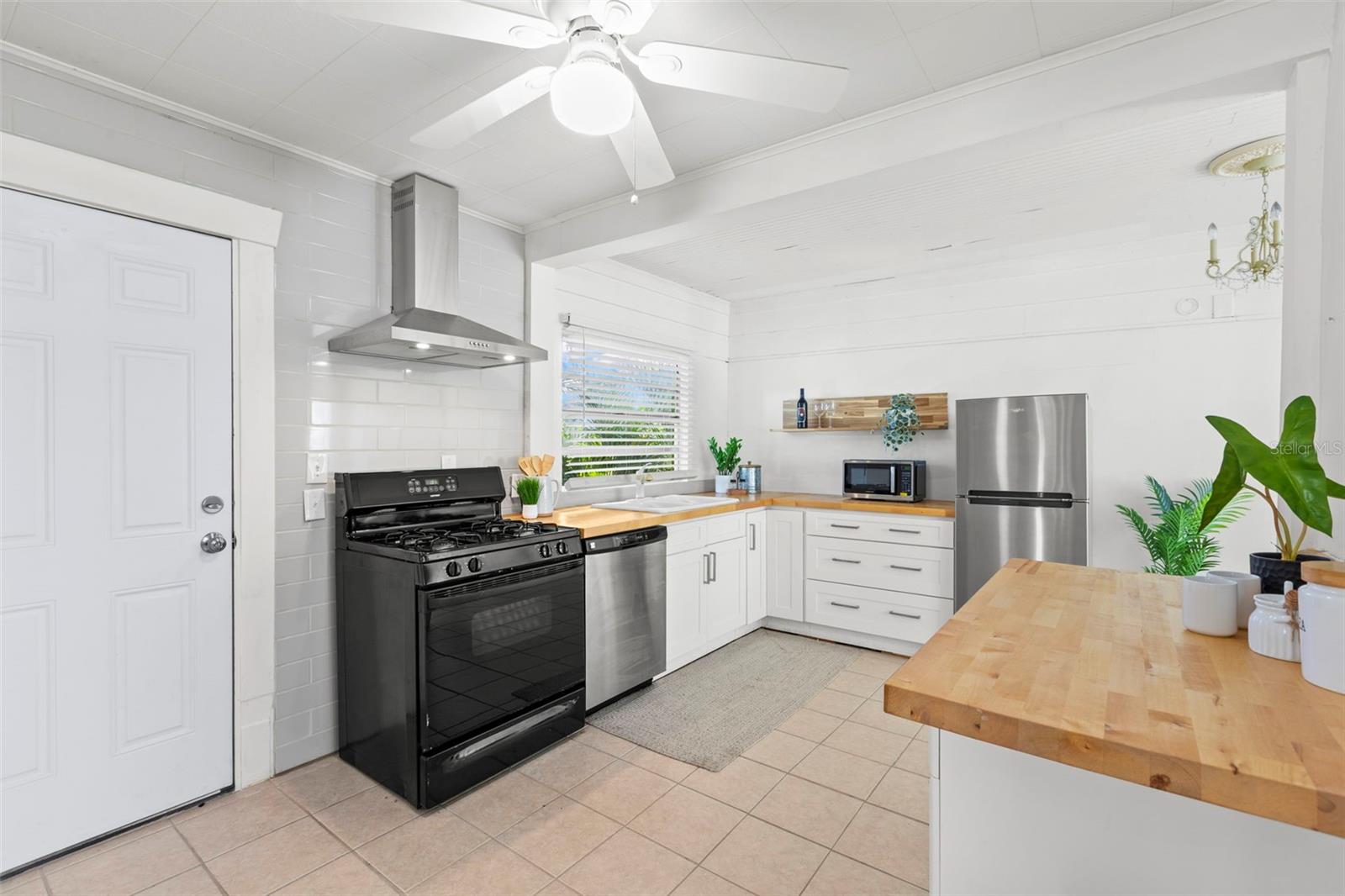 816 15TH AVENUE NE, St Petersburg, FL 33704