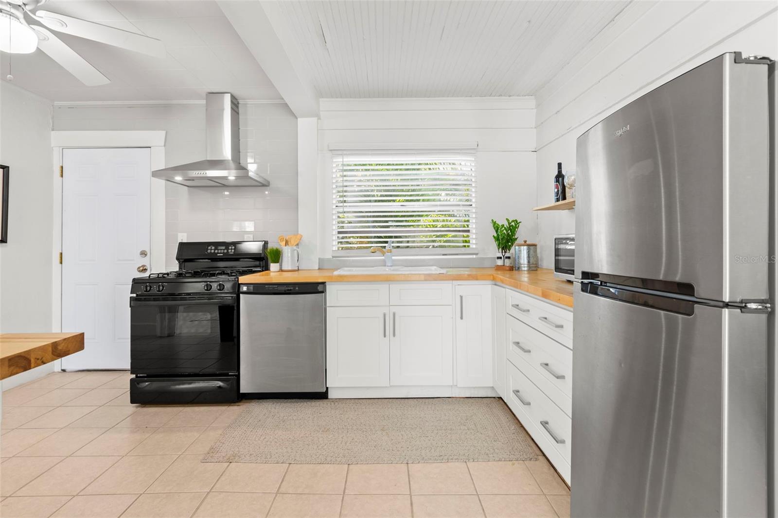 816 15TH AVENUE NE, St Petersburg, FL 33704