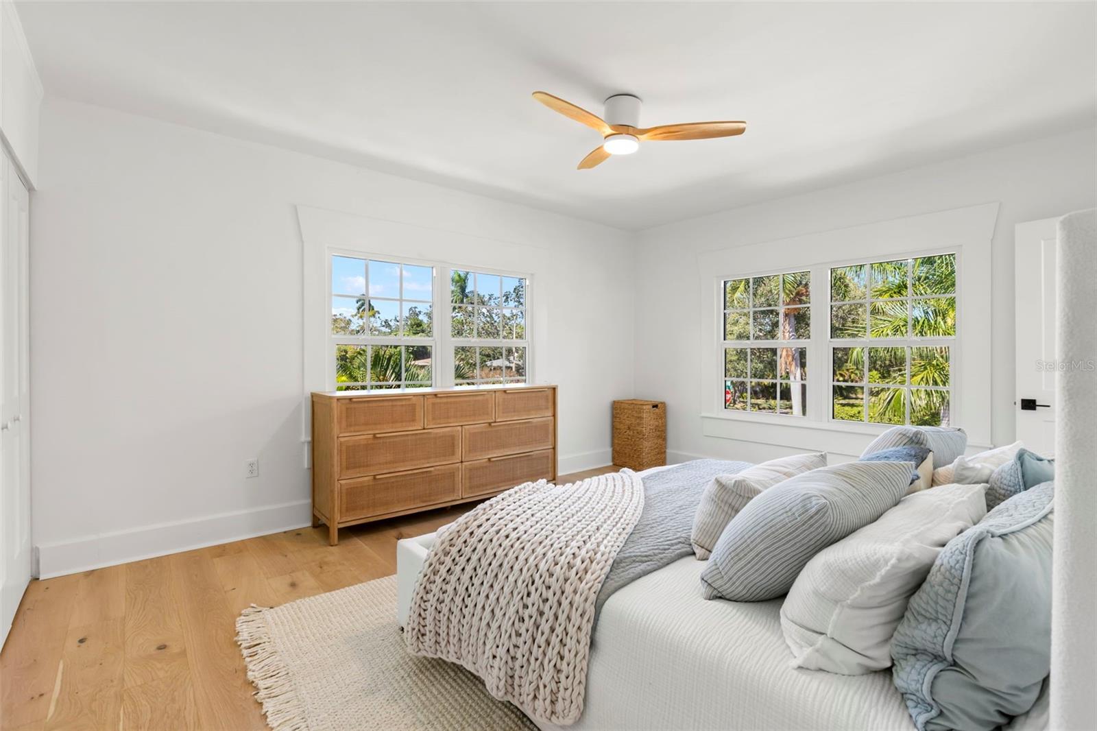 816 15TH AVENUE NE, St Petersburg, FL 33704