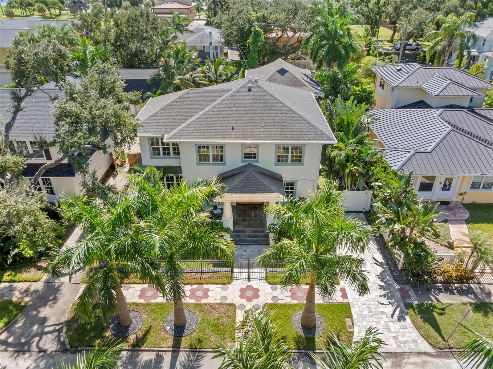 816 15TH AVENUE NE, St Petersburg, FL 33704