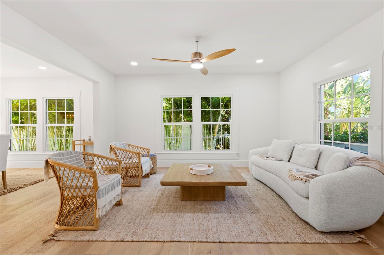 816 15TH AVENUE NE, St Petersburg, FL 33704 816 15TH AVENUE NE, St Petersburg, FL 33704