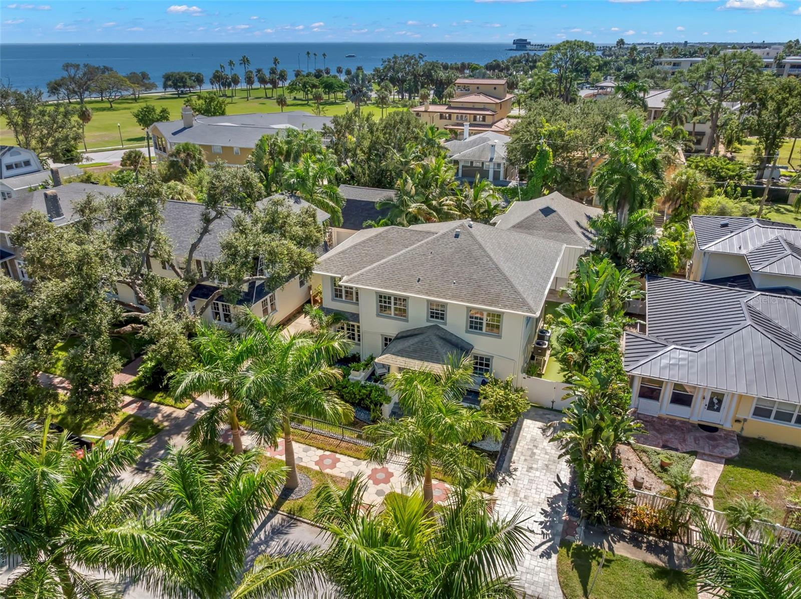 816 15TH AVENUE NE, St Petersburg, FL 33704