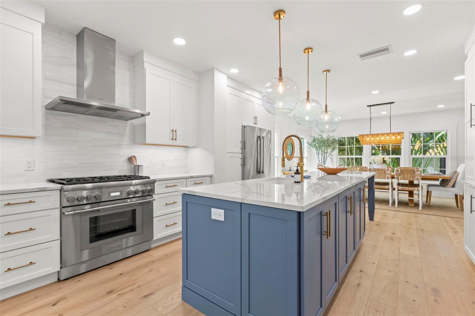 816 15TH AVENUE NE, St Petersburg, FL 33704