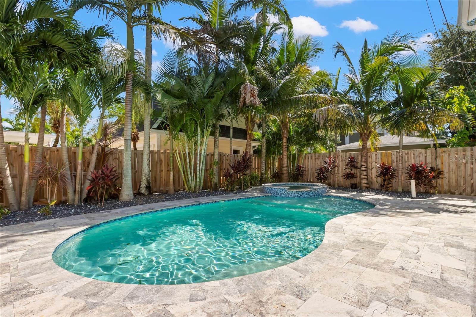 816 15TH AVENUE NE, St Petersburg, FL 33704