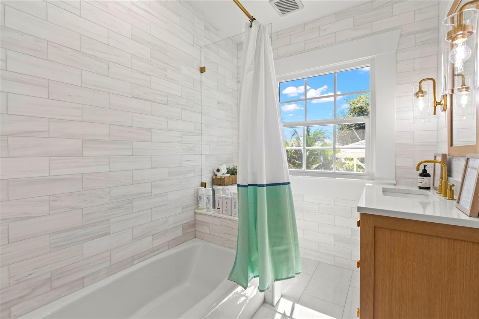 816 15TH AVENUE NE, St Petersburg, FL 33704
