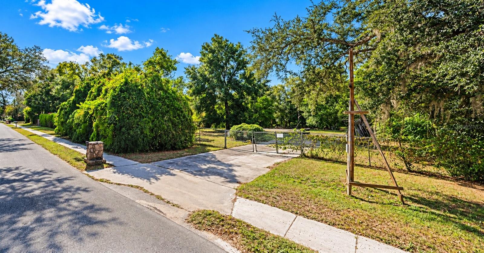 13202 N 53RD STREET, Temple Terrace, FL 33617