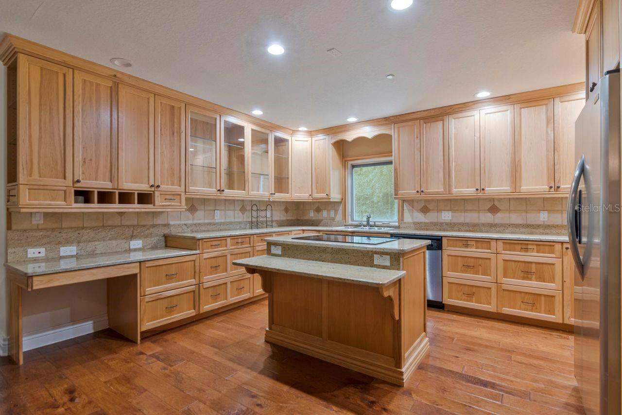 201 OLD OAK LANE, Palm Harbor, FL 34683