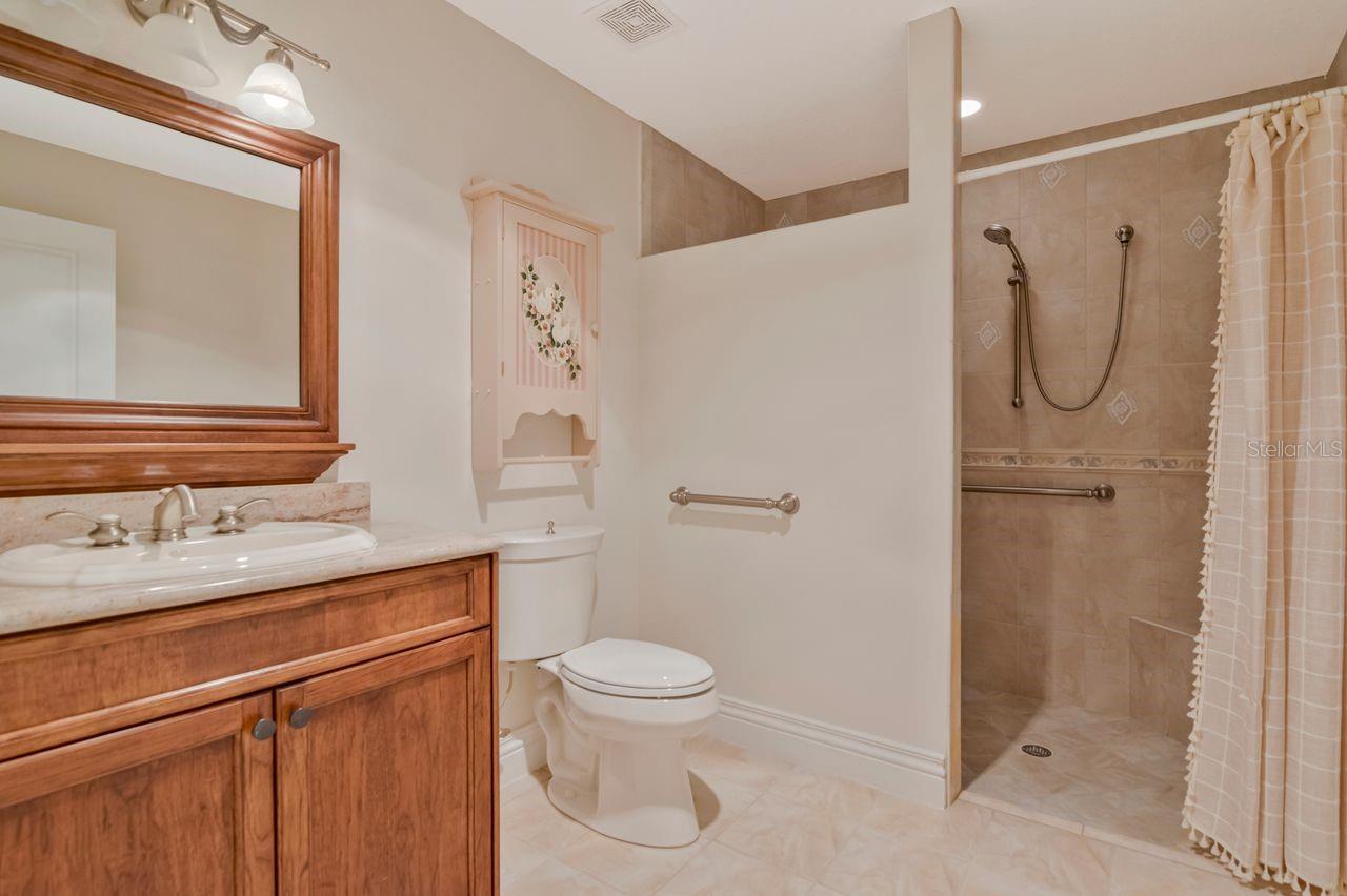 201 OLD OAK LANE, Palm Harbor, FL 34683
