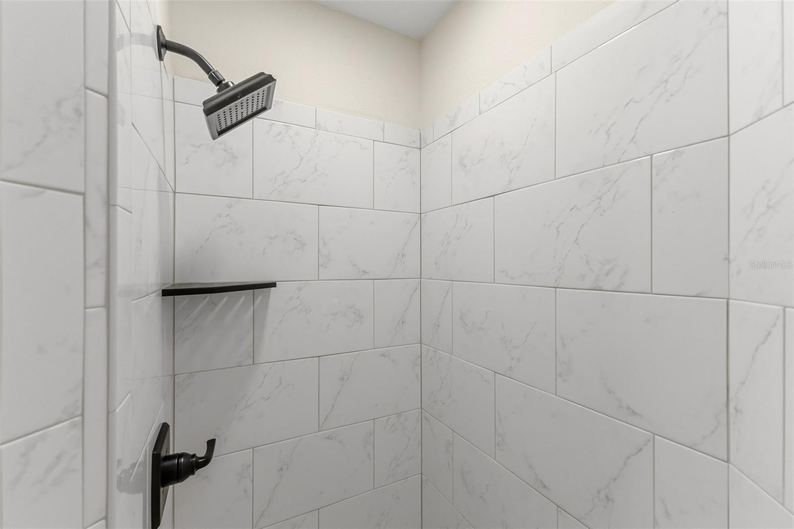 Bathroom 2 (pool bath)