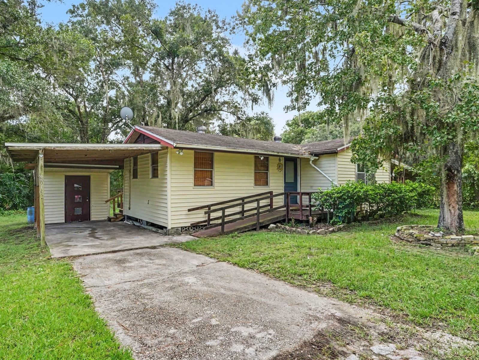 Charming Mobile Home with Covered Carport & Front Ramp Charming Mobile Home with Covered Carport & Front Ramp