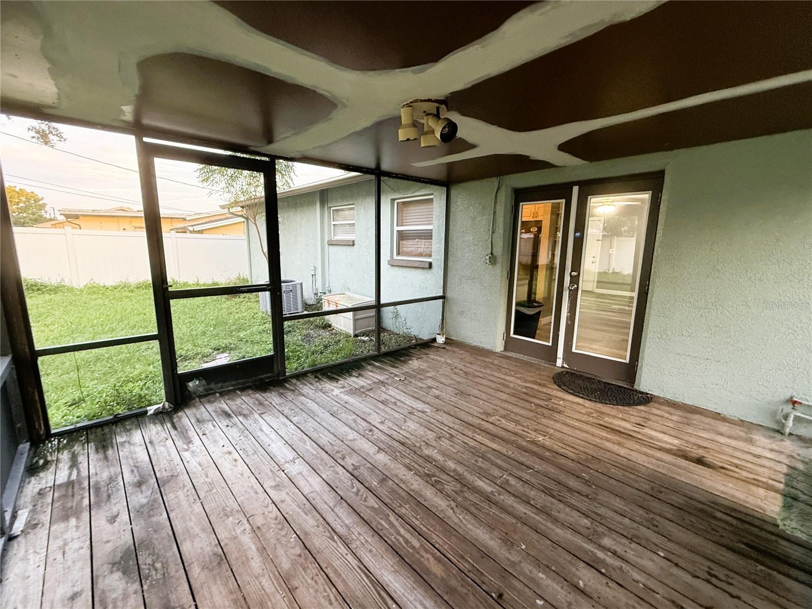 Screened Rear Porch