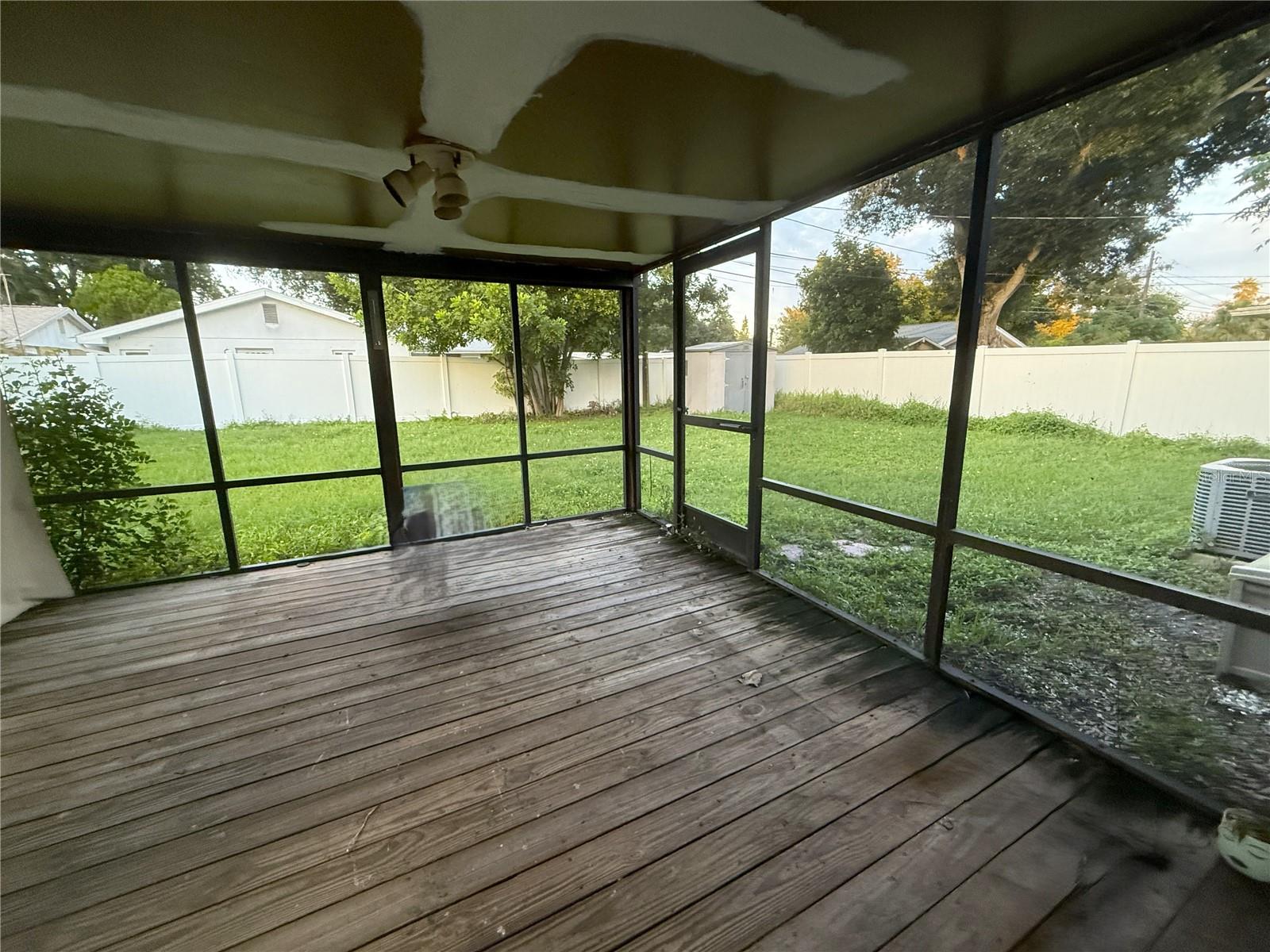 Screened Rear Porch