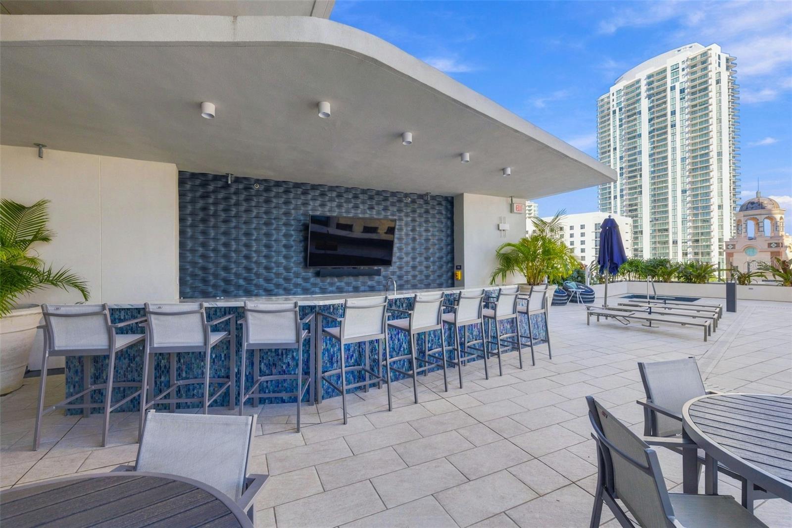 Pool Bar