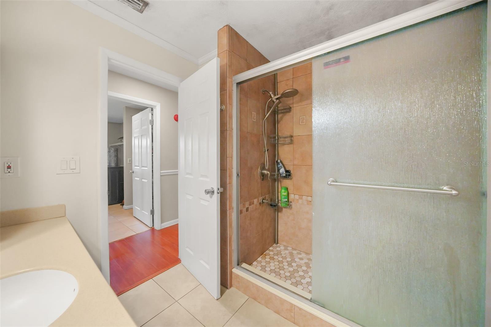 6912 SENOJ DRIVE, Tampa, FL 33610