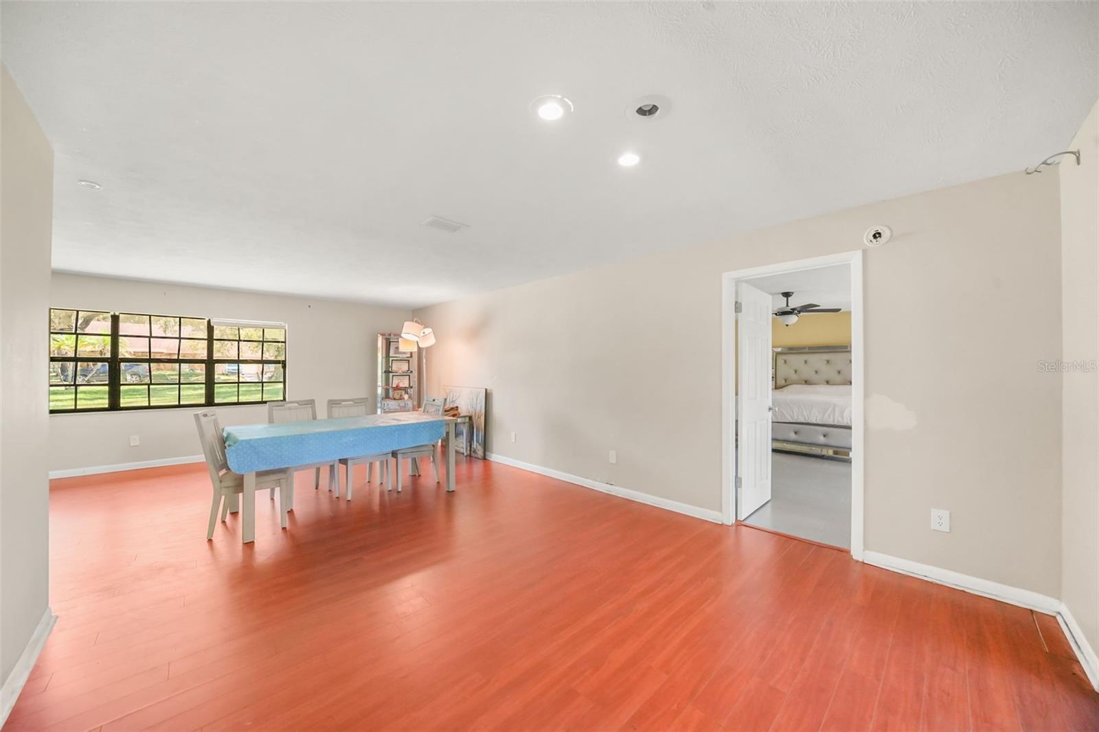 6912 SENOJ DRIVE, Tampa, FL 33610