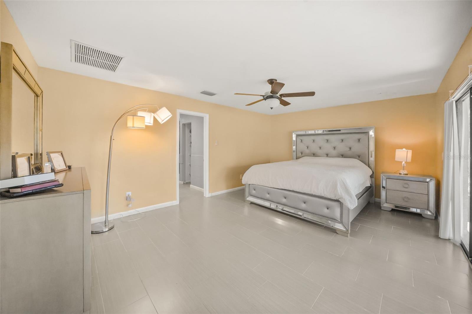 6912 SENOJ DRIVE, Tampa, FL 33610