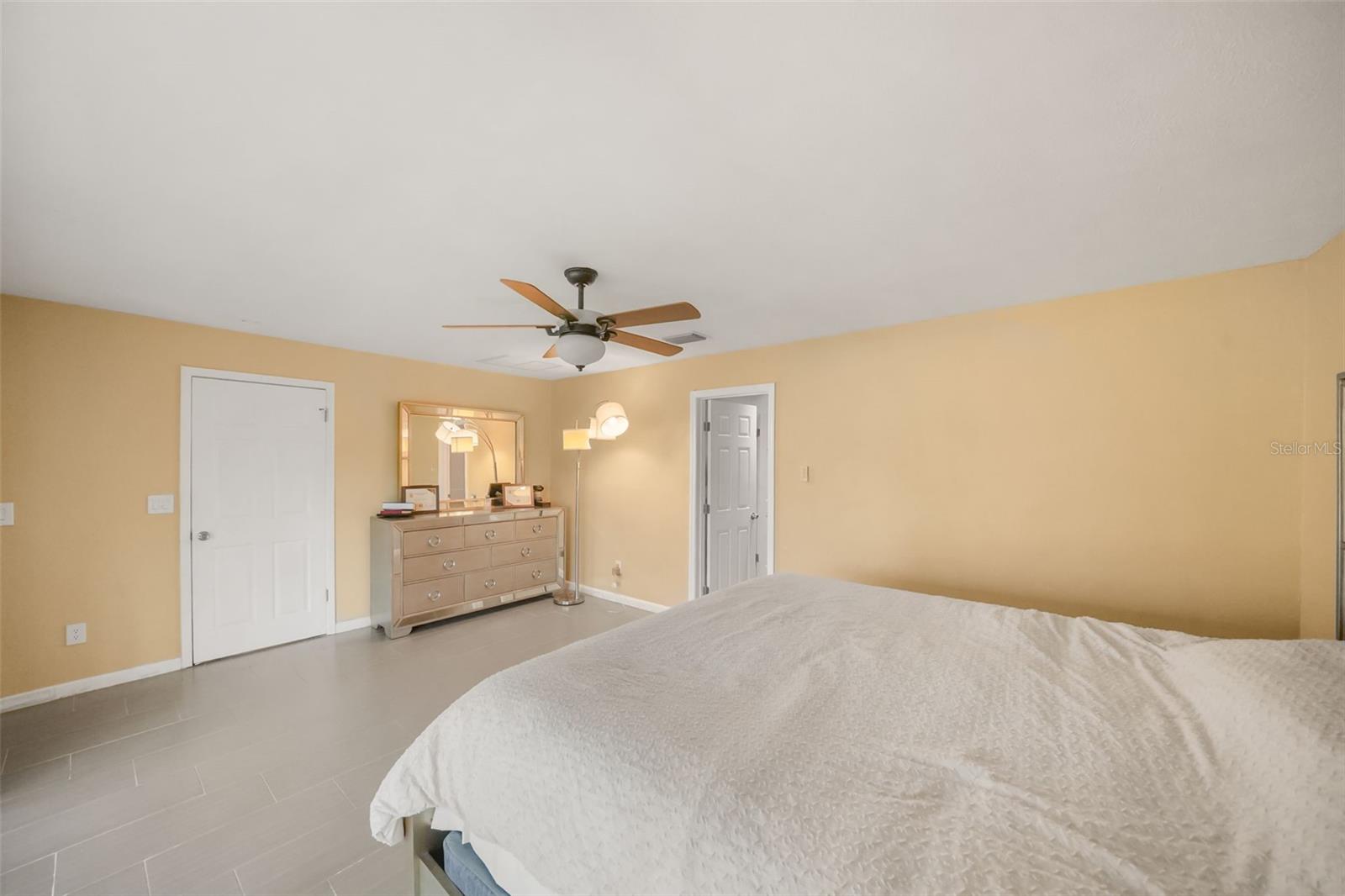 6912 SENOJ DRIVE, Tampa, FL 33610