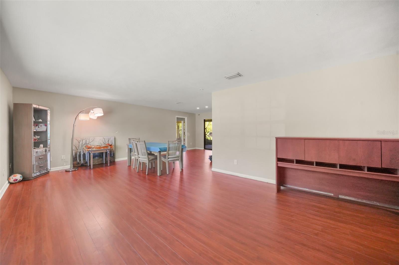 6912 SENOJ DRIVE, Tampa, FL 33610