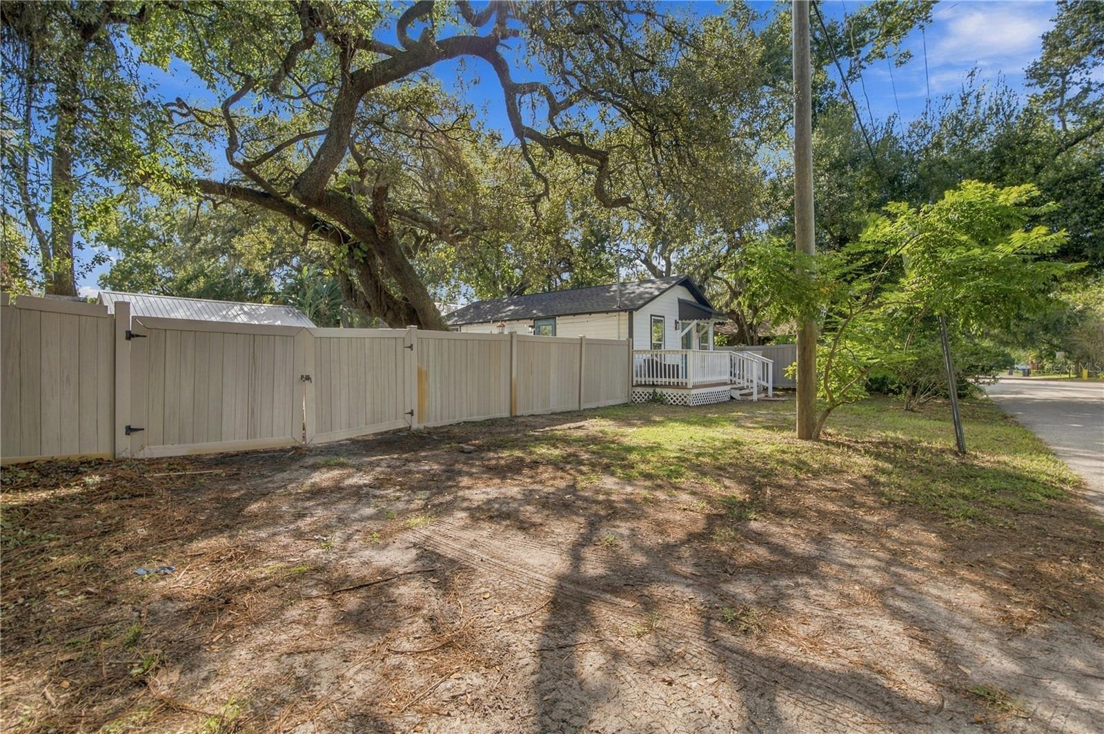 1503 E POWHATAN AVENUE, Tampa, FL 33610