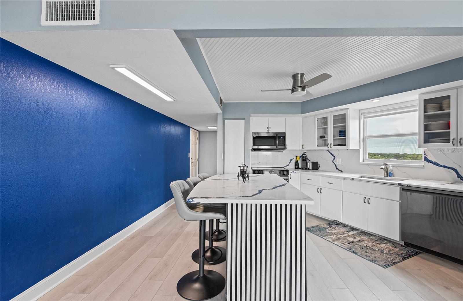 700 BEACH DRIVE NE, #701, St Petersburg, FL 33701