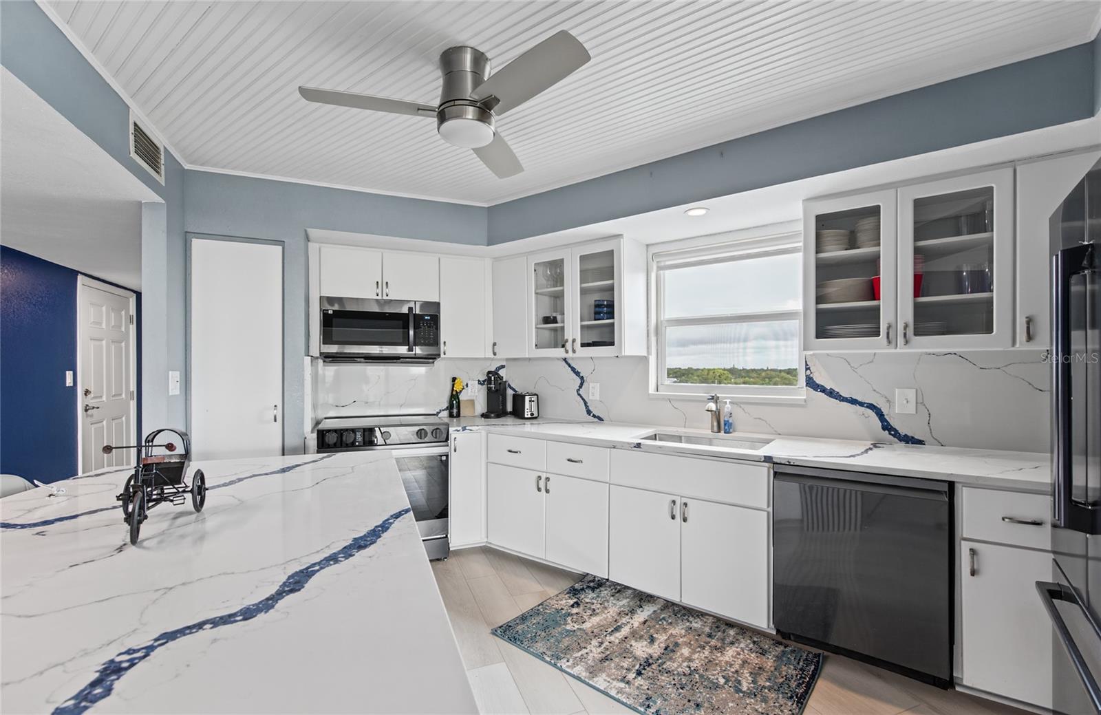 700 BEACH DRIVE NE, #701, St Petersburg, FL 33701