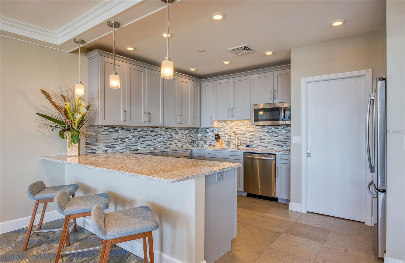 700 BEACH DRIVE NE, #701, St Petersburg, FL 33701