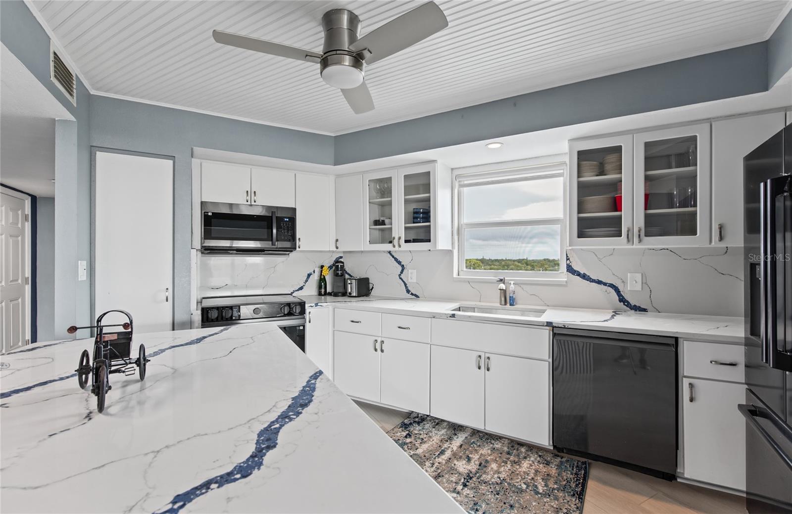 700 BEACH DRIVE NE, #701, St Petersburg, FL 33701