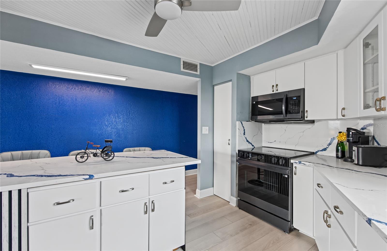 700 BEACH DRIVE NE, #701, St Petersburg, FL 33701