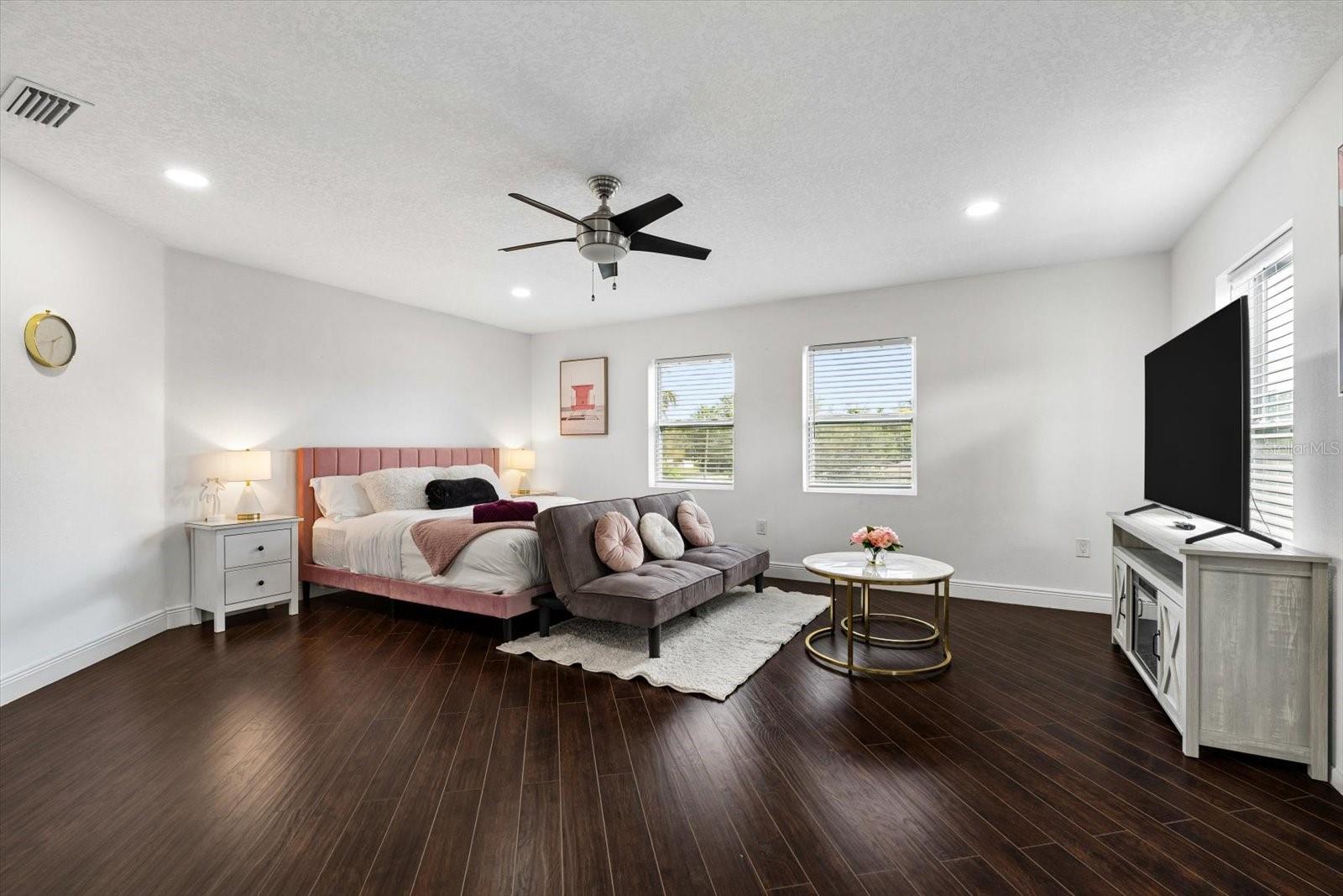7911 N PACKWOOD AVENUE, Tampa, FL 33604
