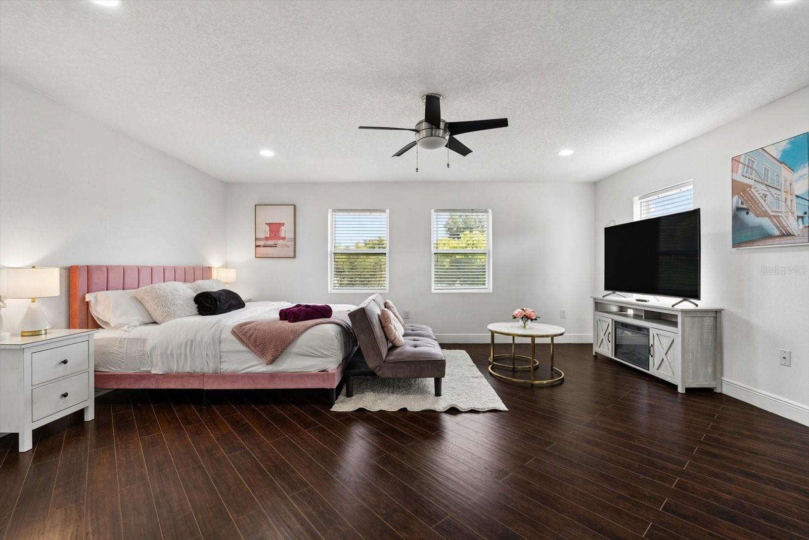 7911 N PACKWOOD AVENUE, Tampa, FL 33604
