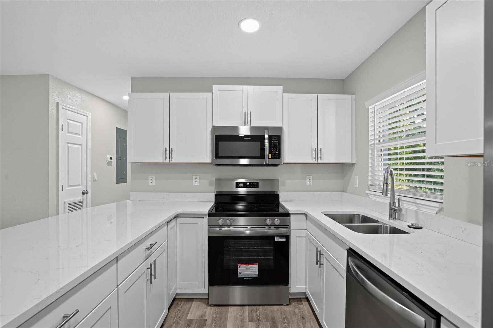2820 21ST STREET W, Bradenton, FL 34205 2820 21ST STREET W, Bradenton, FL 34205